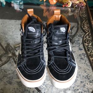 Womens or men’s Van’s  sk8 high tops Shoes 👟.